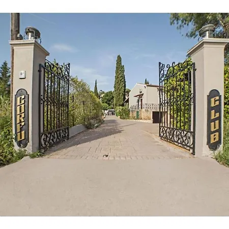 Corfu Club Junior Lägenhetshotell 4*